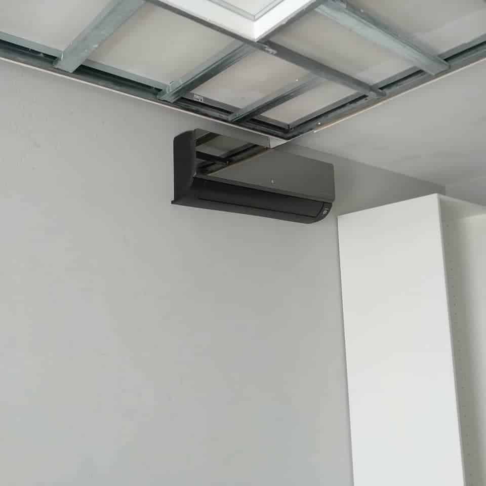 Montaz klimatyzacji lG Artcool Mirror w mieszkaniu przed wykończeniem