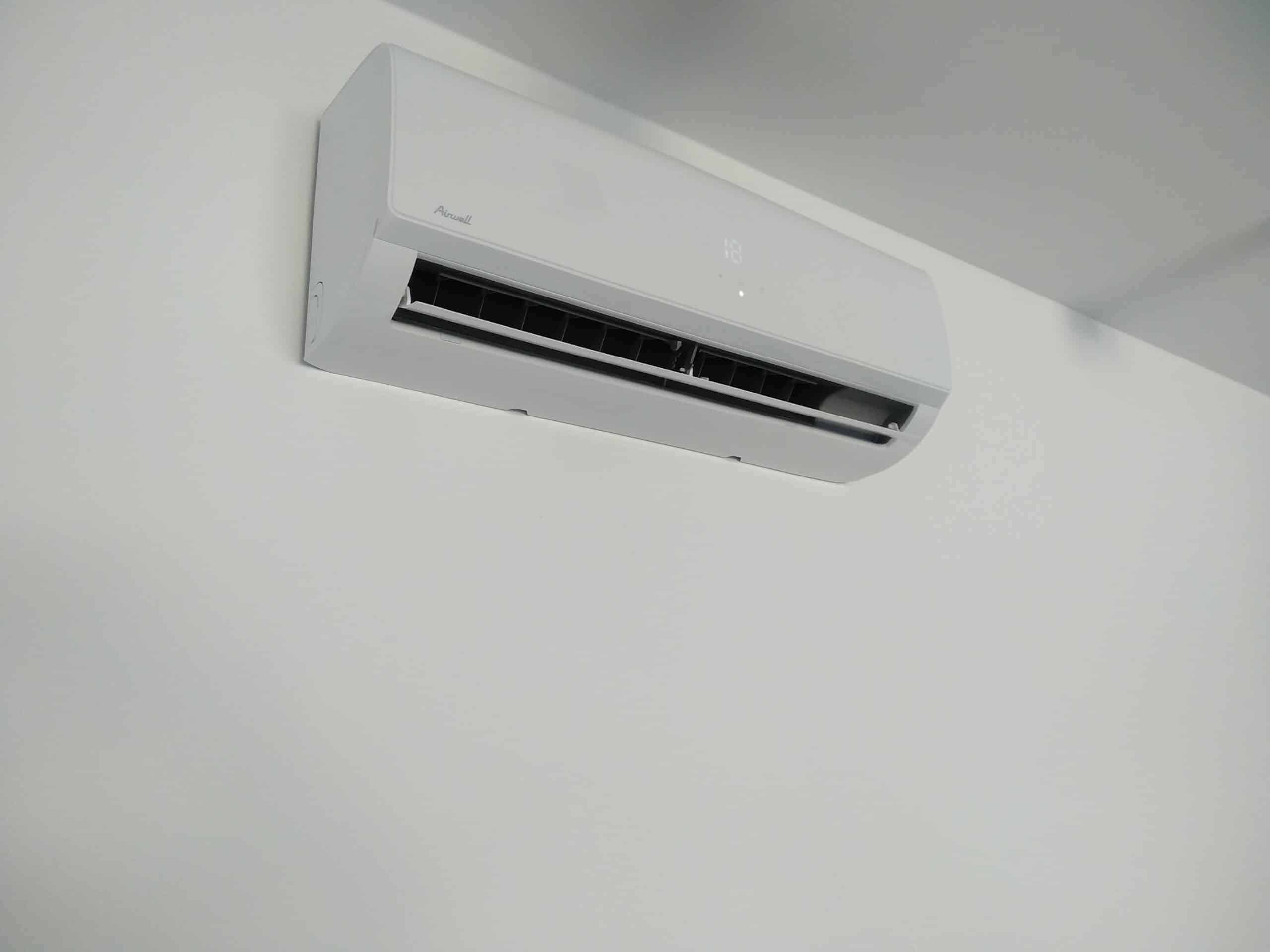 Airwell ścienny montaż klimatyzacji w mieszkaniu Jelcz-laskowice